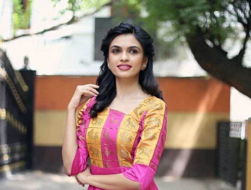 Rose serial fame akshaya suddenly admitted to hospital