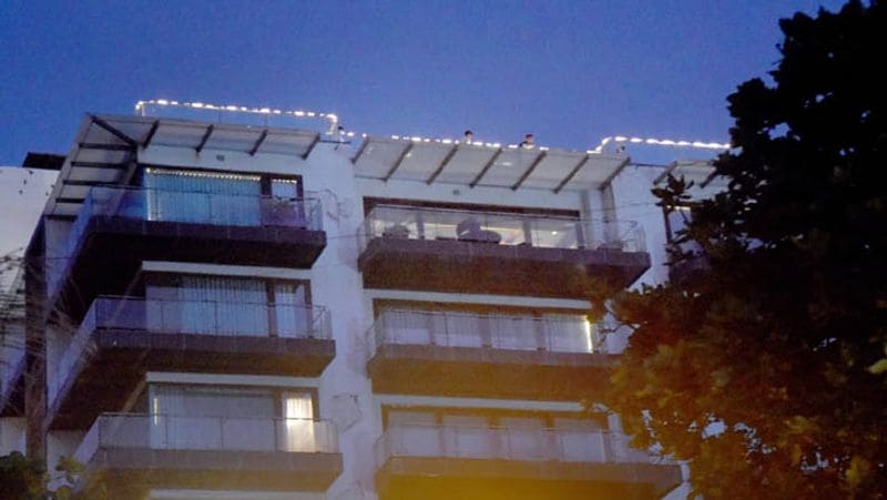 shahrukh khan s son Aryan Khan walks out of arthur road jail returns to mannat after 26 days BRD