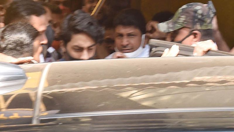 Aryan Khan released from jail, see shahrukh khan son latest photos after coming out of jail