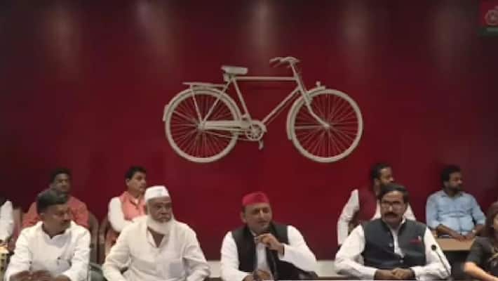 UP Election 2022, major setback to BJP and BSP, 6 MLAs join Samajwadi Party UP Election 2022, major setback to BJP and BSP, 6 MLAs join Samajwadi Party