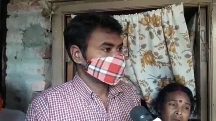 Mother locked up her BJP worker son in room due to the fear of TMC goons in Santipur bmm Mother locked up her BJP worker son in room due to the fear of TMC goons in Santipur bmm