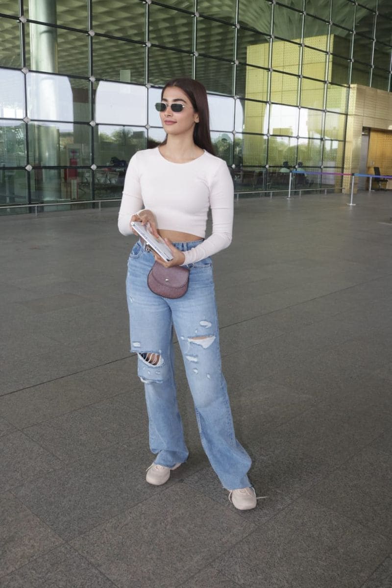 Anaya Panday, Ishaan Khatter and more spotted in Mumbai; check photos here SCJ