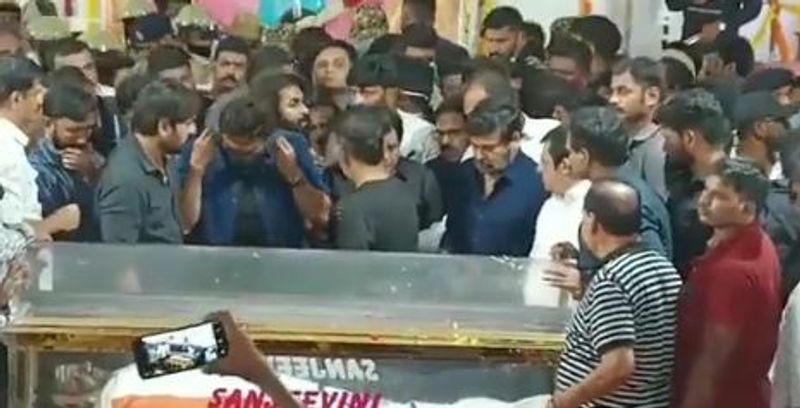 chiranjeevi venky srikanth ali arjun emotional pay homage to puneeth rajkumar
