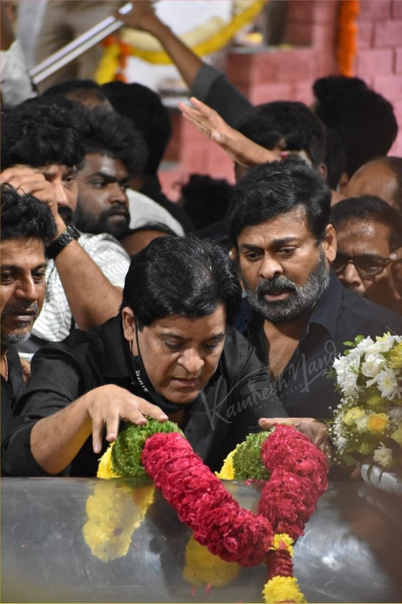 chiranjeevi venky srikanth ali arjun emotional pay homage to puneeth rajkumar