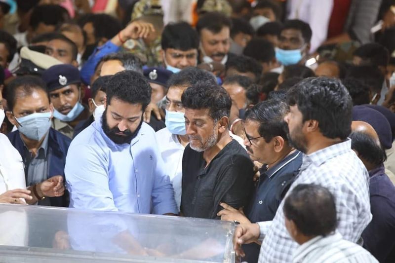 chiranjeevi venky srikanth ali arjun emotional pay homage to puneeth rajkumar