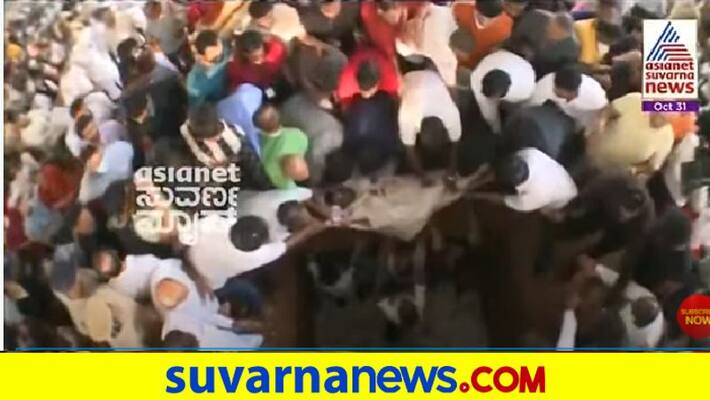 Kannada Actor Puneeth rajkumar Cremated With Full State Honor pod Kannada Actor Puneeth rajkumar Cremated With Full State Honor pod