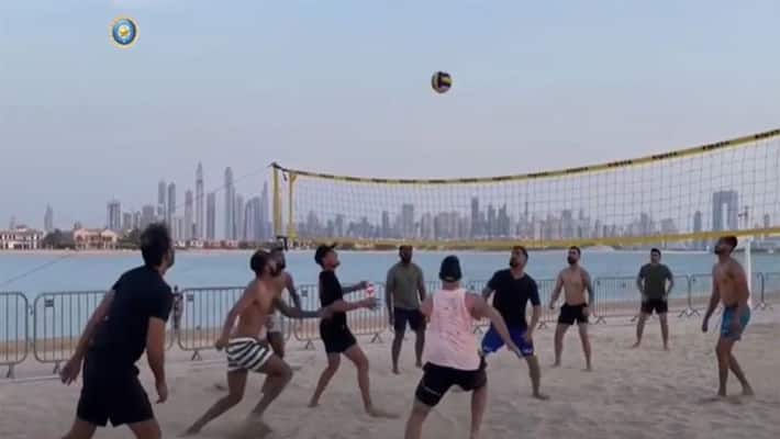 T20 World Cup 2021: Before India vs New Zealand match Indian players chills and play volleyball at beach T20 World Cup 2021: Before India vs New Zealand match Indian players chills and play volleyball at beach