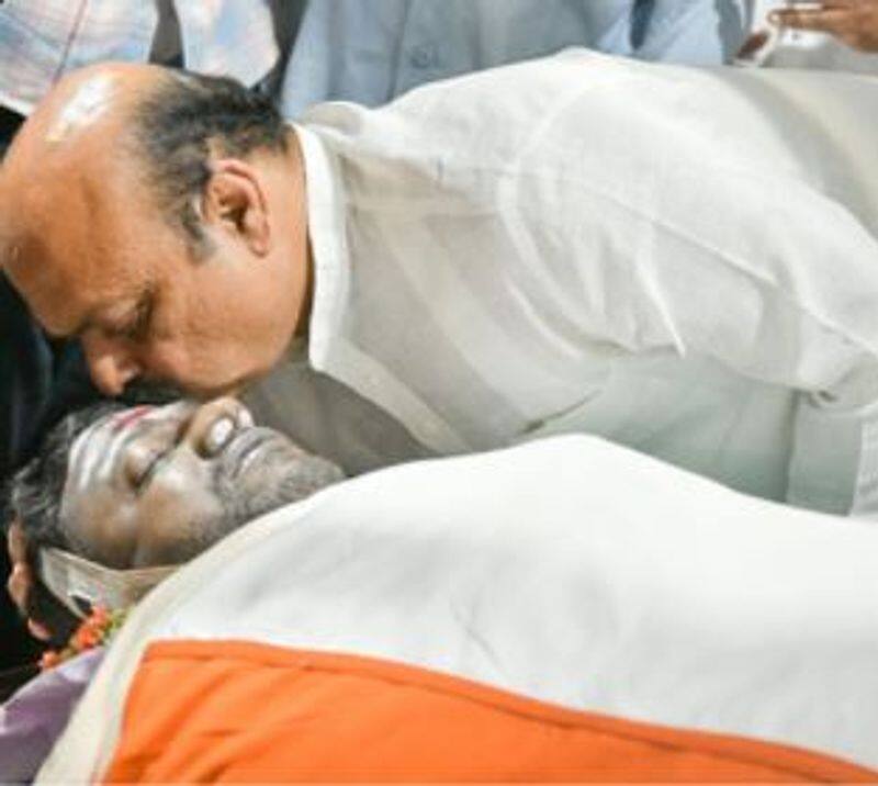 Karnataka Chief Minister Basavaraj pays last respects by kissing Puneeth Rajkumar body with tears