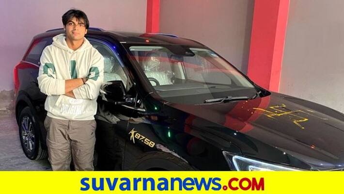 Olympian Neeraj Chopra rceives Mahindra XUV700 Gold Edition Olympian Neeraj Chopra rceives Mahindra XUV700 Gold Edition