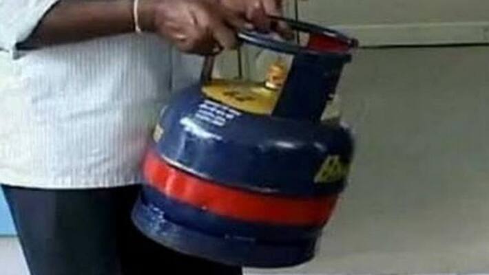 Now small LPG cylinders will be available at ration shops ! Central government is planning Now small LPG cylinders will be available at ration shops ! Central government is planning