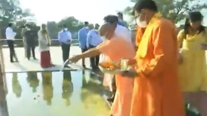 CM Yogi performs 'Jal Abhishek' with Kabul river water sent by Afghan girl at Ram Janmabhoomi in Ayodhya-dnm CM Yogi performs 'Jal Abhishek' with Kabul river water sent by Afghan girl at Ram Janmabhoomi in Ayodhya-dnm