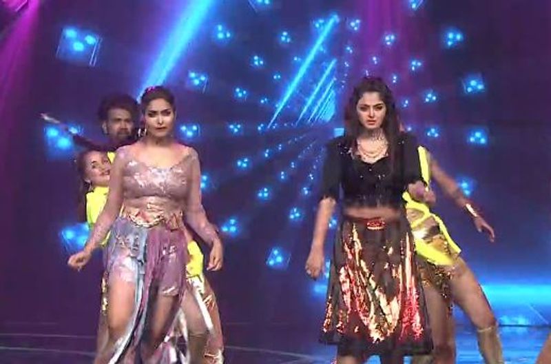 divi and monal dance perfamance at Bigg boss telugu 5