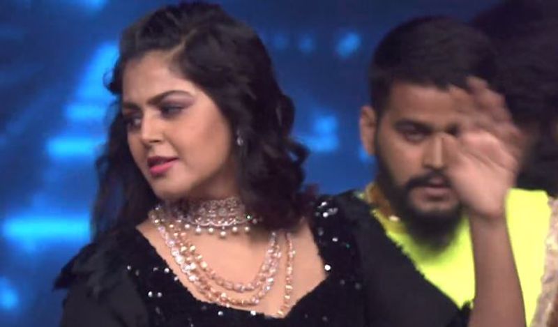 divi and monal dance perfamance at Bigg boss telugu 5