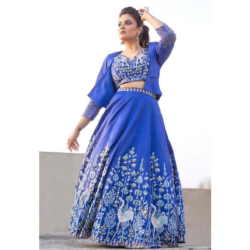 Anchor Sreemukhi blue dress photos goes viral