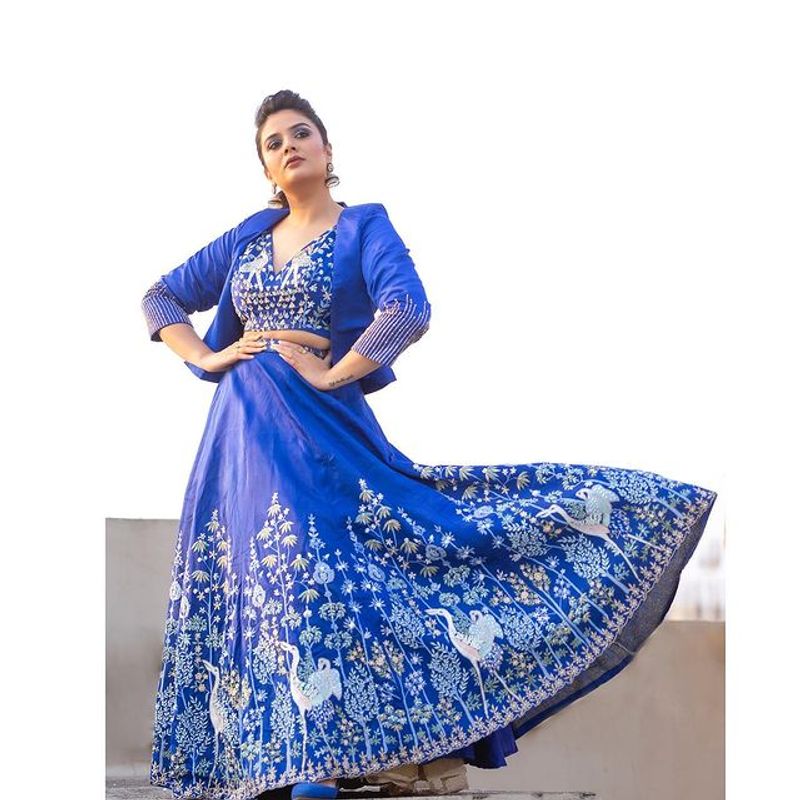 Anchor Sreemukhi blue dress photos goes viral