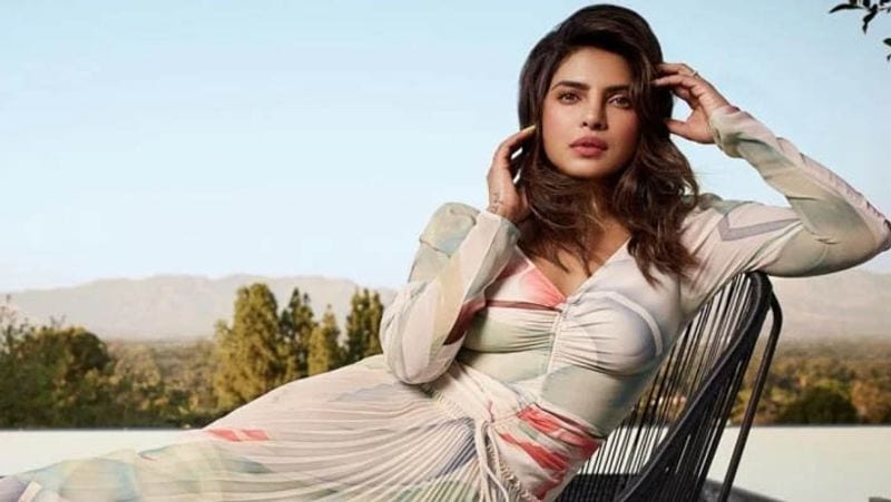 Priyanka Chopra enjoying with sister in law sophie turner and Danielle jonas, share photos