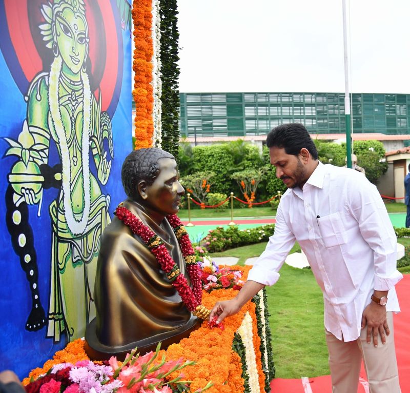 Andhra Pradesh Formation Day... CM Jagan pays tributes to Potti Sriramulu