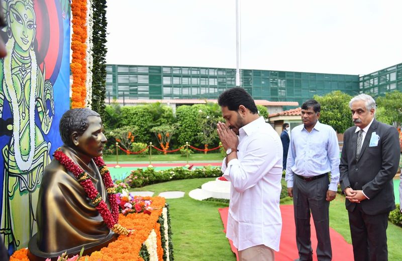 Andhra Pradesh Formation Day... CM Jagan pays tributes to Potti Sriramulu