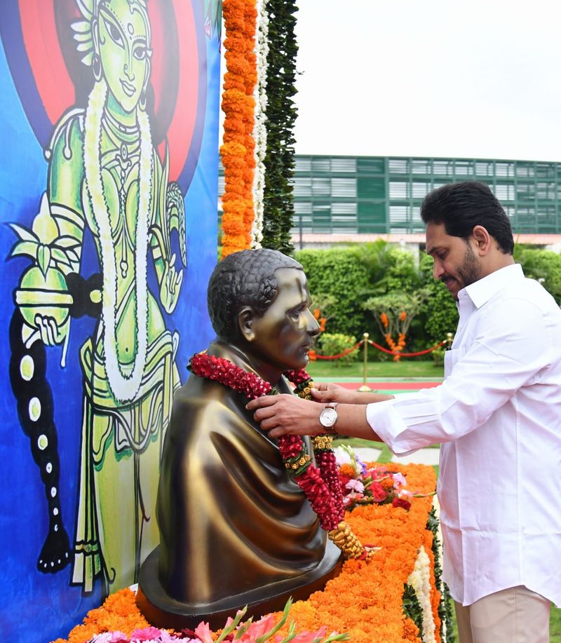 Andhra Pradesh Formation Day... CM Jagan pays tributes to Potti Sriramulu
