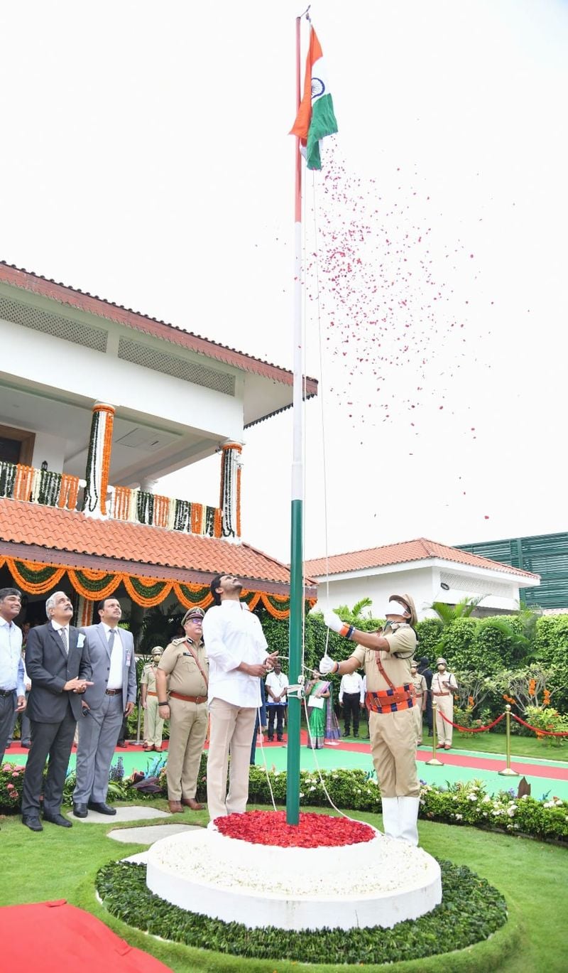 Andhra Pradesh Formation Day... CM Jagan pays tributes to Potti Sriramulu