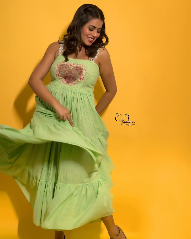 dhee judge purna goes bold her hot cleavage show photos getting viral