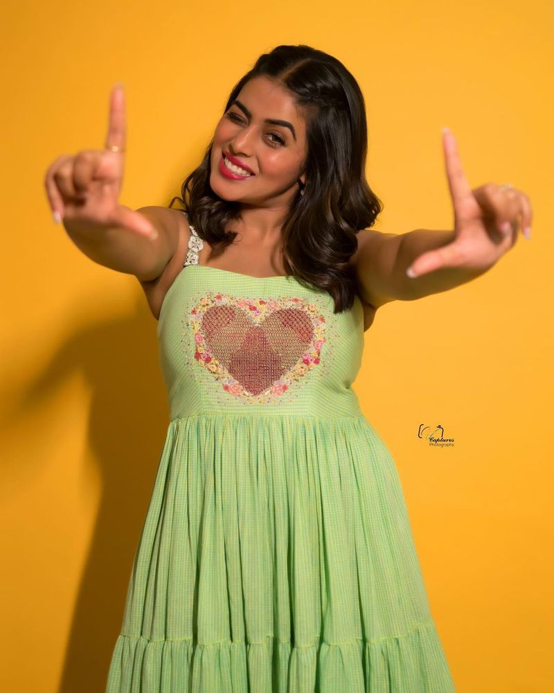 dhee judge purna goes bold her hot cleavage show photos getting viral