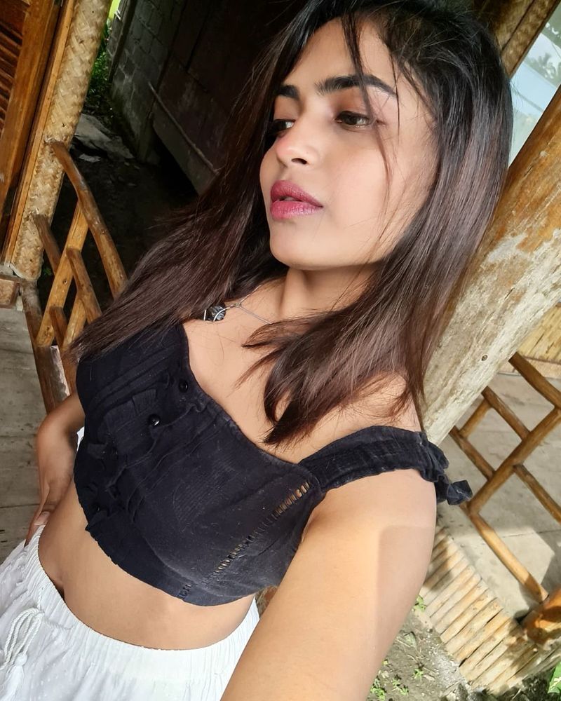 bigg boss harika hotness over load she beach vacation pics viral