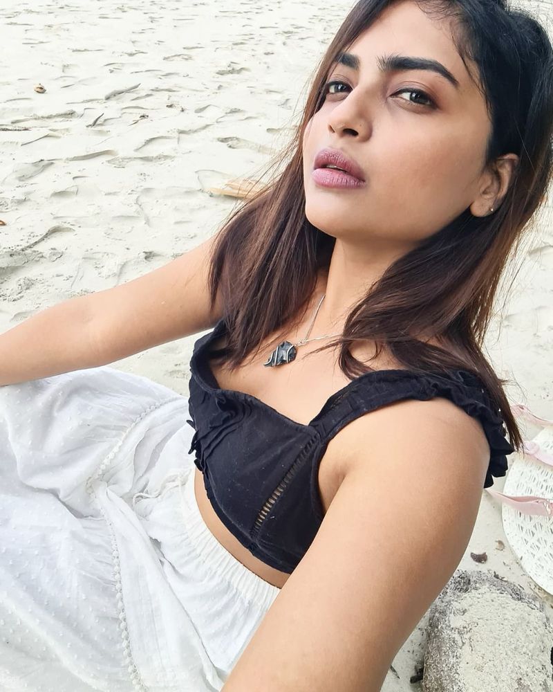 bigg boss harika hotness over load she beach vacation pics viral