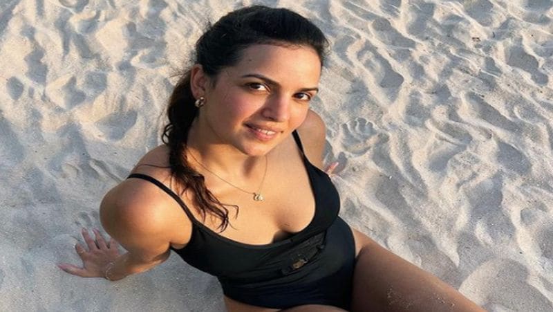 Hardik Pandya wife Natasa Stankovic spread hotness at Sea Beach in swimsuit during T20 World Cup 2021 spb