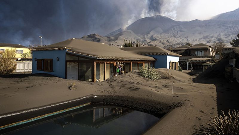 Shocking photos after the eruption of the volcano in Spain Atlantic Ocean island of La Palma