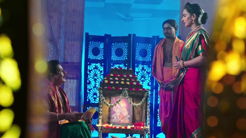 worried Soundarya visits Shastri for karthik life in todays Karthika deepam serial episode