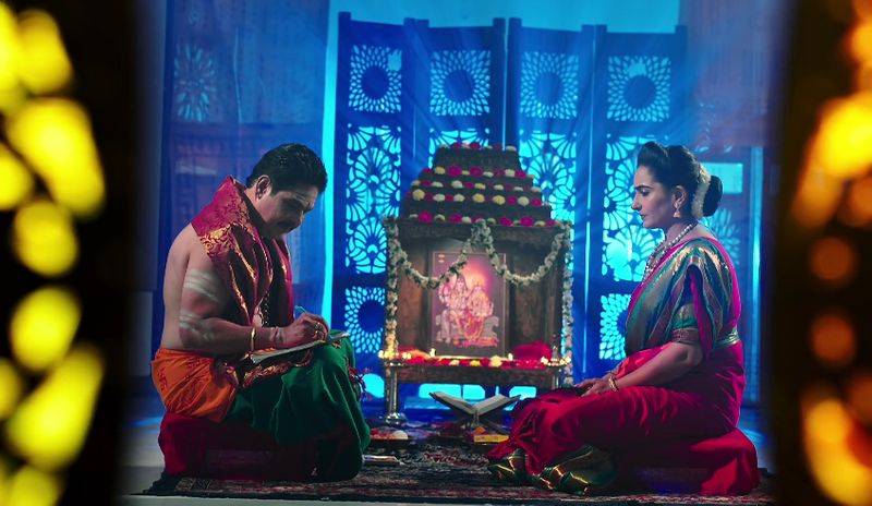 worried Soundarya visits Shastri for karthik life in todays Karthika deepam serial episode