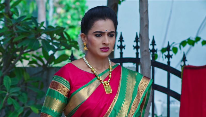 worried Soundarya visits Shastri for karthik life in todays Karthika deepam serial episode