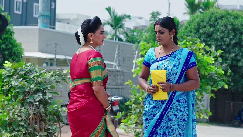 worried Soundarya visits Shastri for karthik life in todays Karthika deepam serial episode