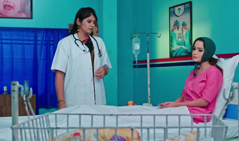 worried Soundarya visits Shastri for karthik life in todays Karthika deepam serial episode