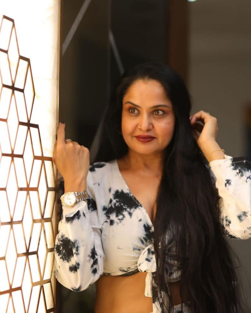 actress pragathi sets fire to internet her latest glamorous video goes viral