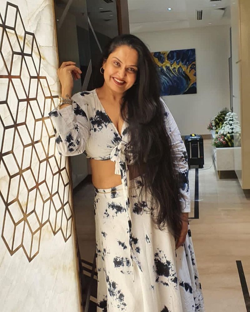 actress pragathi sets fire to internet her latest glamorous video goes viral