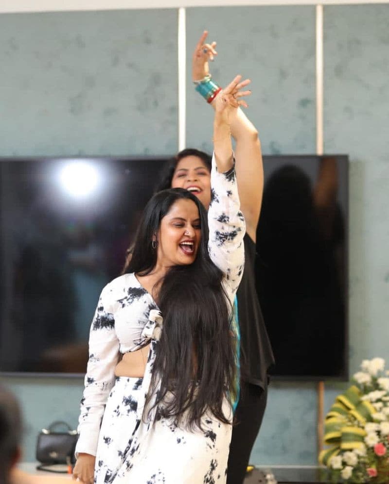 actress pragathi sets fire to internet her latest glamorous video goes viral
