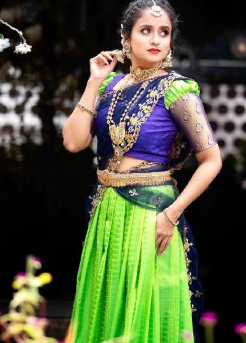 Kannada anchor Chaitra Vasudevan trendy lehenga outfit vcs