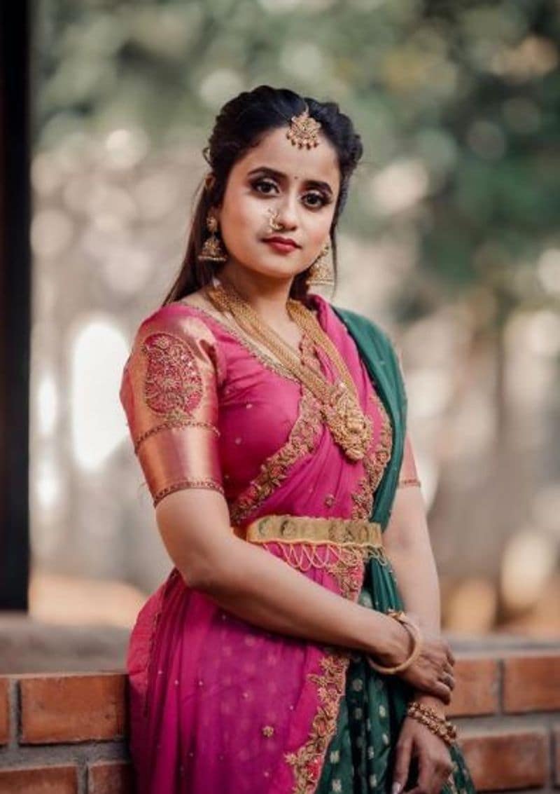 Kannada anchor Chaitra Vasudevan trendy lehenga outfit vcs