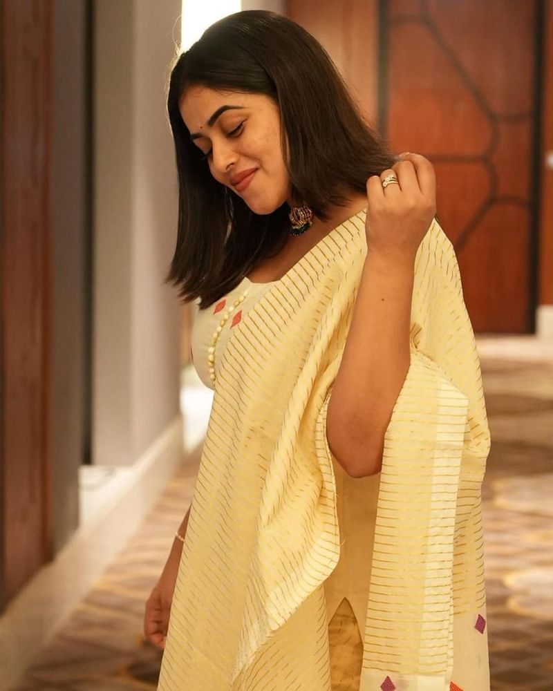dhee poorna stunning hot photos viral rashmi priyamani fans fidaa