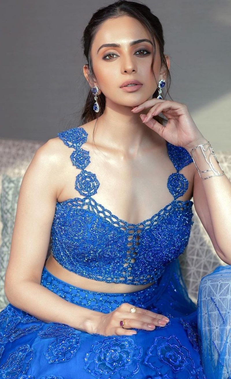 rakul preet singh turn look style icon photos hulchul