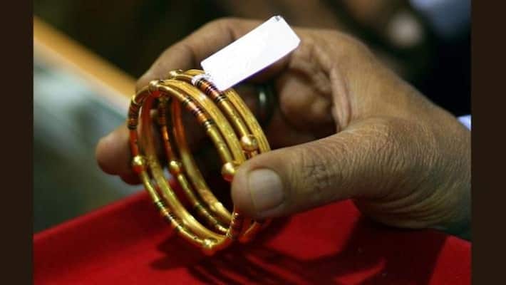 Dhanteras 2021: Gold shines back in festive season, sales see a boost Dhanteras 2021: Gold shines back in festive season, sales see a boost