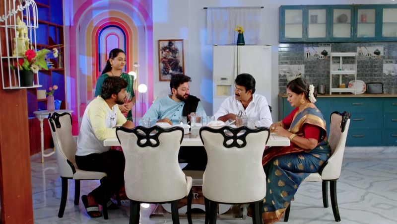 Devayani gets suspicious over Dharani in todays guppedantha manasu serial episode