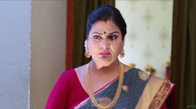 Devayani gets suspicious over Dharani in todays guppedantha manasu serial episode