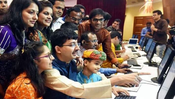 For the third consecutive day, the Sensex Nifty closes at a record high. For the third consecutive day, the Sensex Nifty closes at a record high.