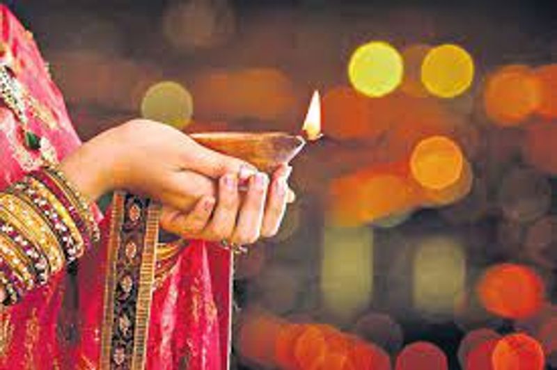 Why sisters give harathi to brothers on occasion of diwali naraka chathurdashi