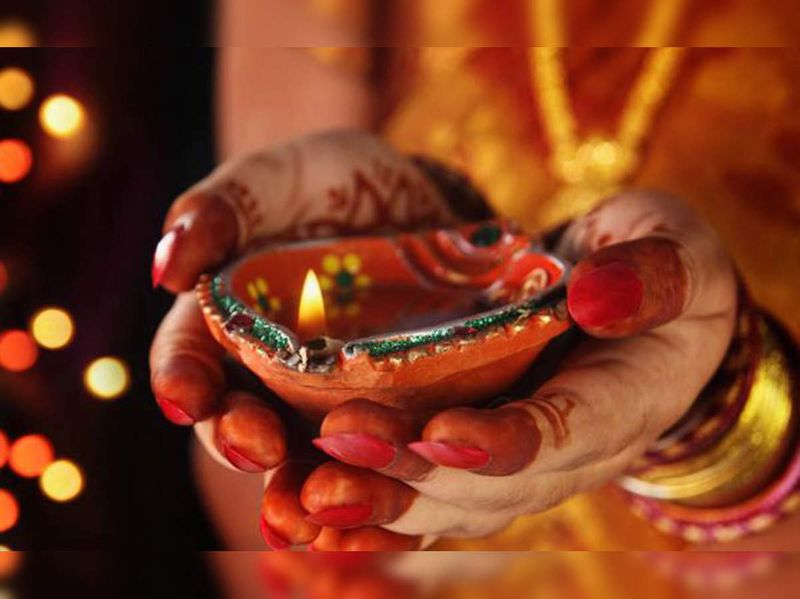 Why sisters give harathi to brothers on occasion of diwali naraka chathurdashi