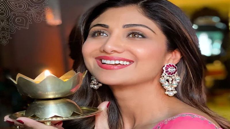 Diwali 2021 shilpa shetty spotted while shopping for diwali watch pics