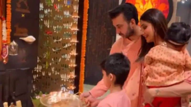Diwali 2021 shilpa shetty spotted while shopping for diwali watch pics